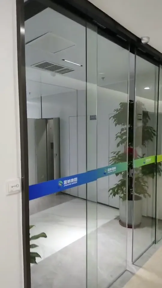 大堂玻璃自動門運行測試